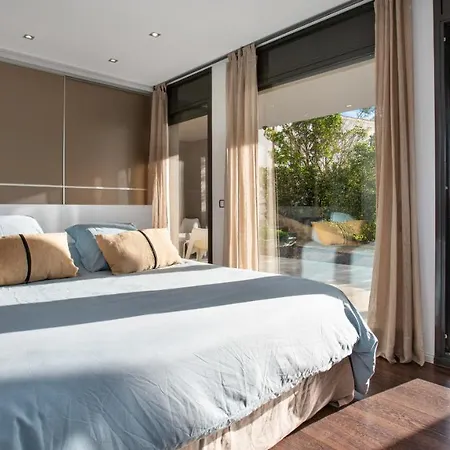Villa Casta - *