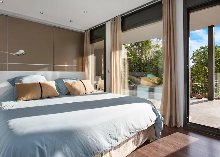 Villa Casta - *